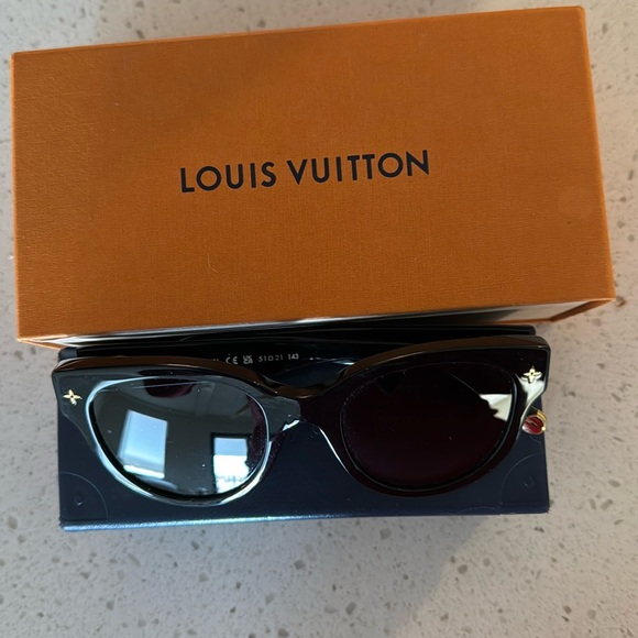 AUTHENTIC LOUIS VUITTON My Monogram Square Sunglasses - Picture 3 of 7